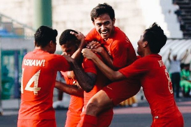 Dua Gol Marinus Manewar...