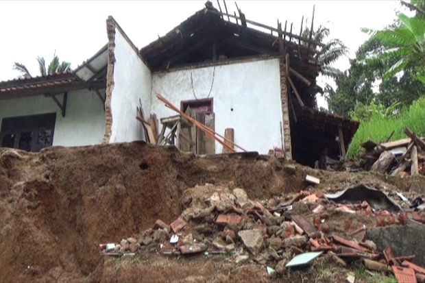 Belasan Rumah di Kuningan...