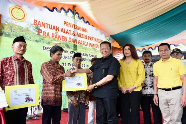 Kementan dan DPR Serahkan...