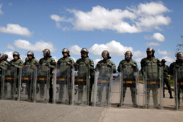 Tentara Venezuela Tembaki...