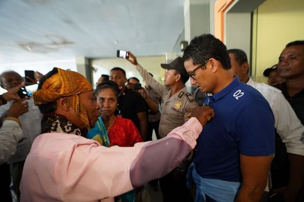 Tiba di Maumere, Sandiaga...