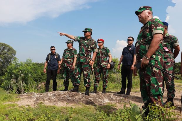 Panglima TNI Tinjau...