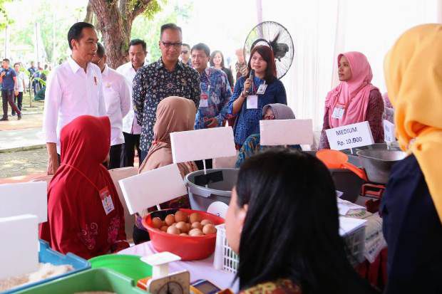 Temui KPM PKH di Cilacap,...