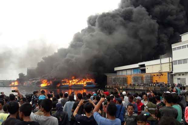 Kapal Nelayan Terbakar,...