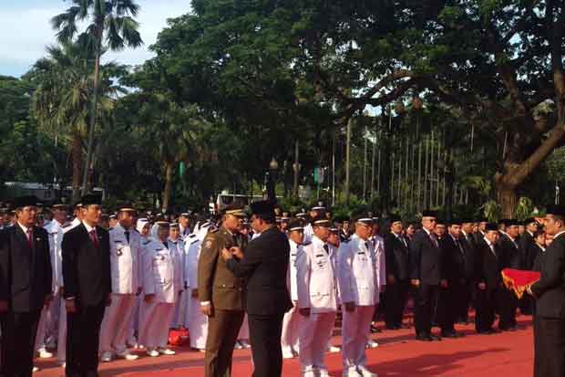 Lantik Ribuan Pejabat,...