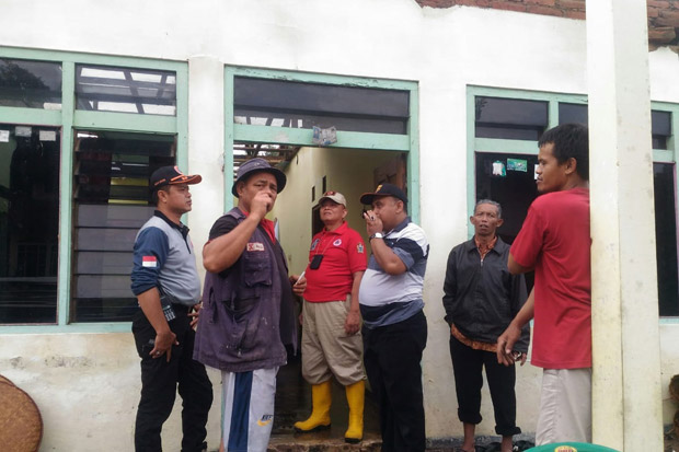 Puluhan Rumah Warga...