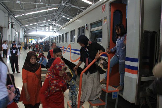 Tiket Kereta Angkutan...