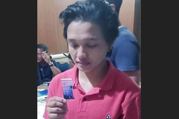 Perempuan Ini Sembunyikan...