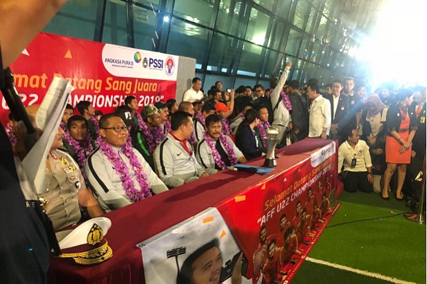 Teriakan Champione Menggema...