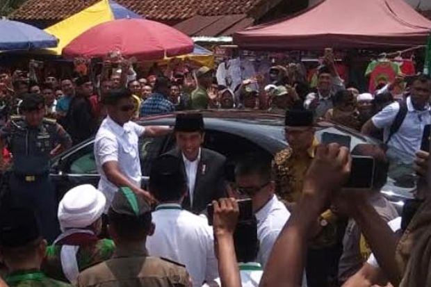 Jokowi Buka Munas Alim...