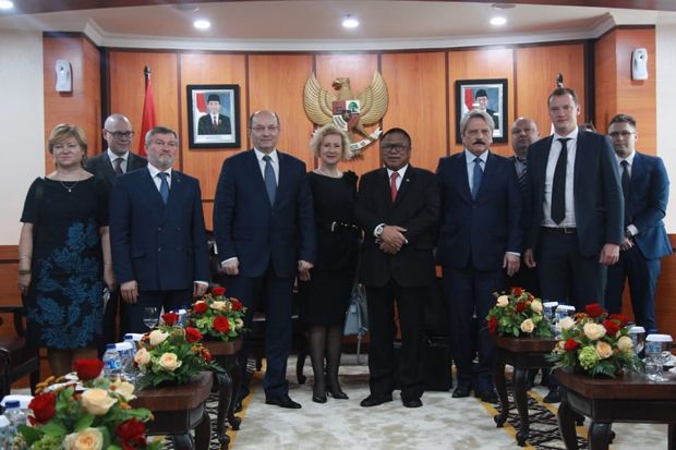 Bertemu Delegasi Rusia,...