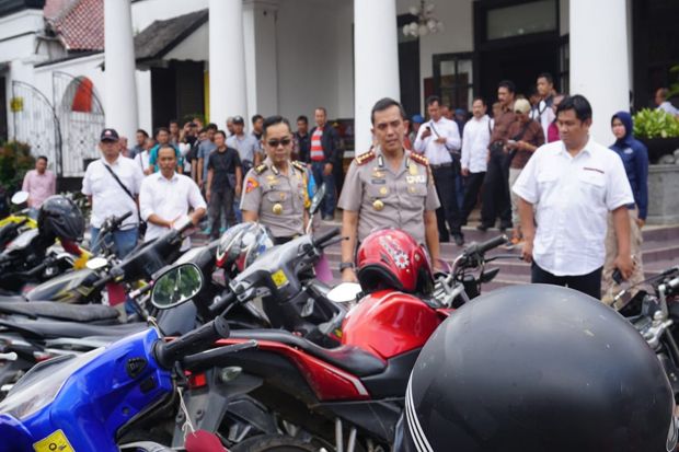 Kawal Sidang Bahar bin...