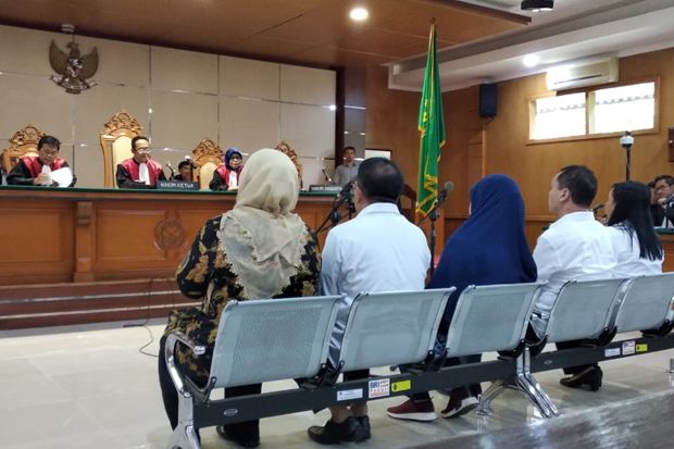 Bupati Bekasi Non-Aktif...