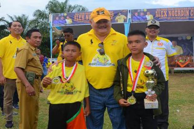 Dennis Admaja Putra...