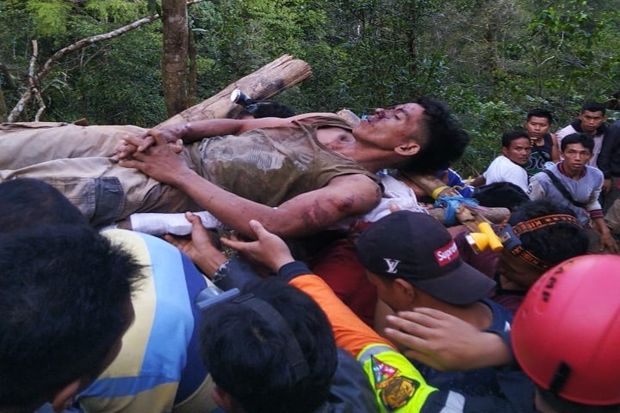 Tambang Emas Runtuh,...