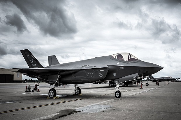Jet Siluman F-35 AS...