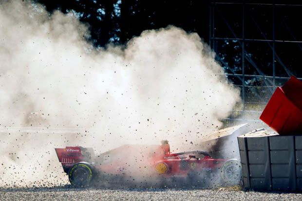 Tabrak Pembatas, Vettel...