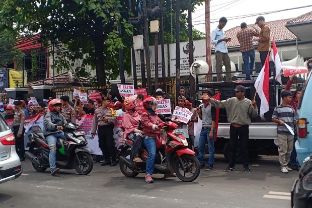 Sidang Perdana Ratna...