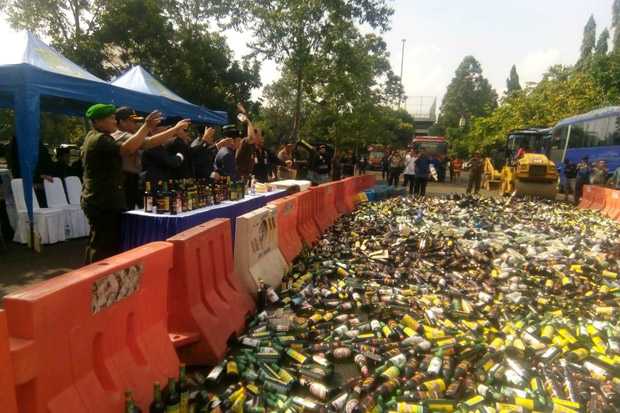 Pemkot Tangerang Musnahkan...