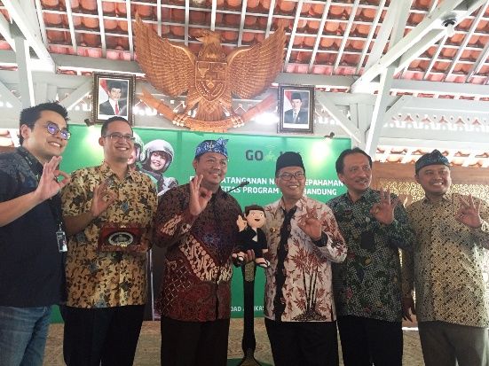Gandeng Pemkot Bandung,...