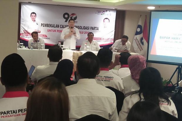 HT Beri Pembekalan Caleg...