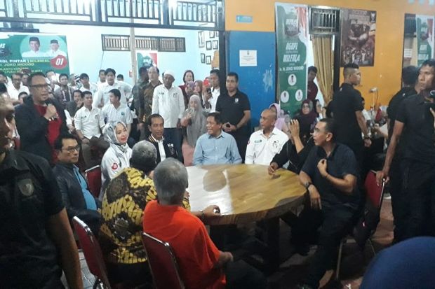 Jokowi Perkenalkan Tiga...