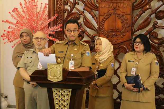 Pejabat Dikenakan Biaya...