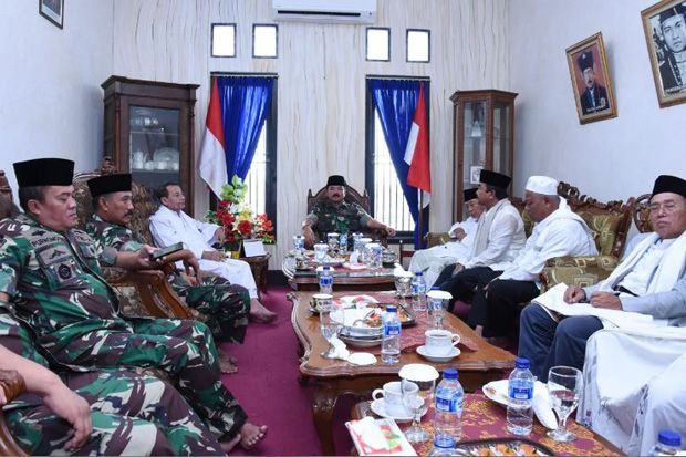 Panglima TNI Silaturahmi...