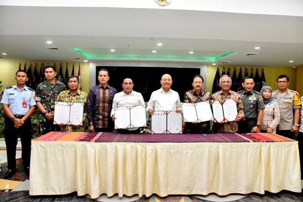 Gubernur dan Dua Kepala...