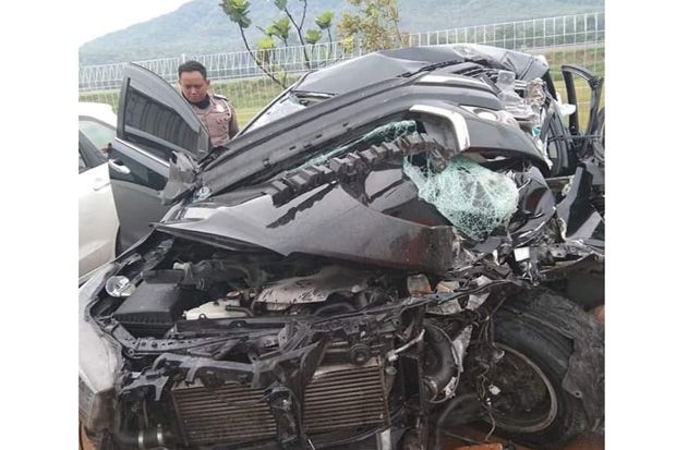 Mobil Bupati Demak Kecelakaan...