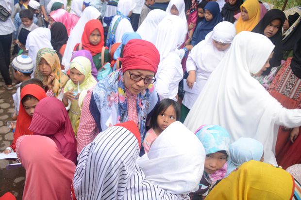 Ratusan Anak Yatim Doakan...