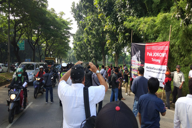 Warga Demo soal Penyerobotan...