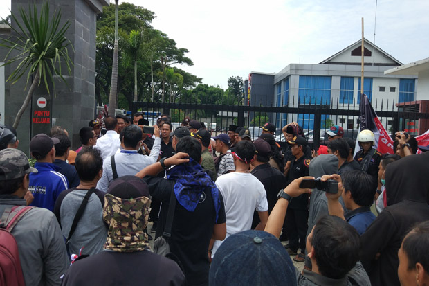 Mafia Tanah Meresahkan,...
