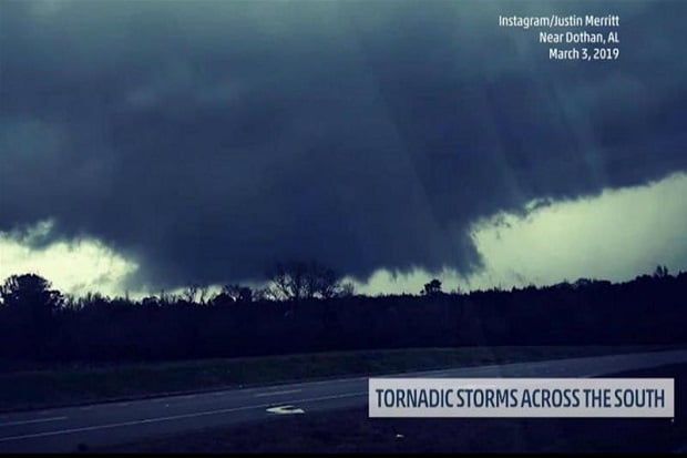 Tornado Hancurkan Banyak...