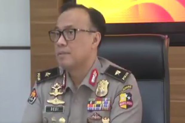 Status Andi Arief Akan...
