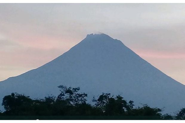Pagi ini Gunung Merapi...