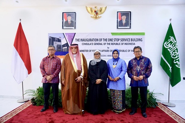 Menlu Retno Luncurkan...