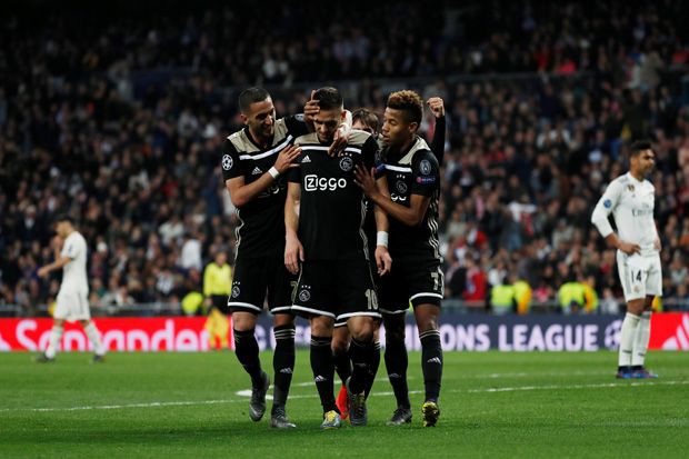 Comeback, Ajax Usir...