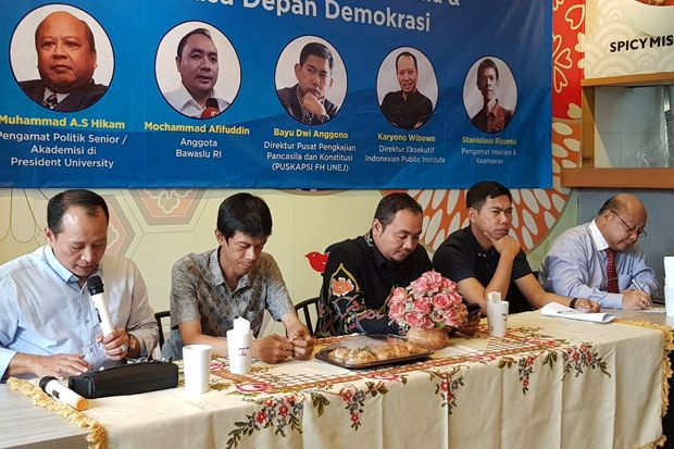 Pengamat: Ada Empat...