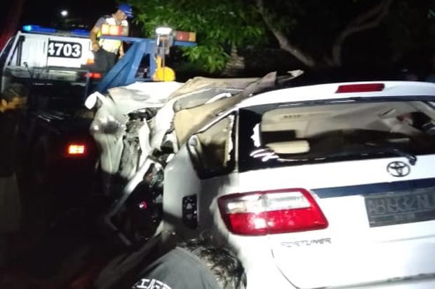 Fortuner Tabrak Pohon...