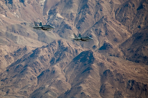 Dua Jet Tempur F/A-18...