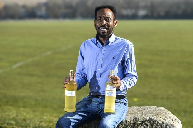 Minum Urine-nya Saban...