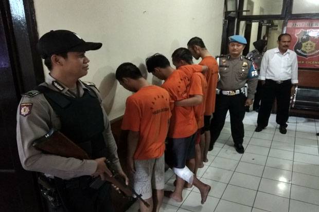 Polisi Ringkus 4 Anggota...