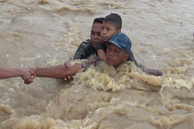 Hanyut Terseret Banjir...