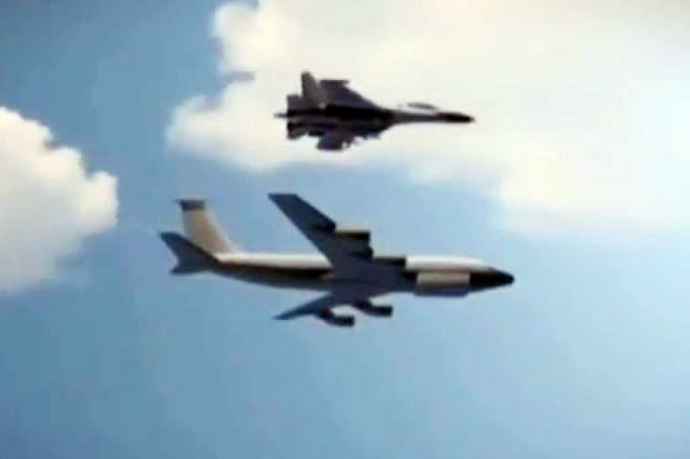 Jet Su-27 Rusia Kejar...