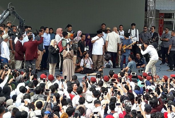 Prabowo Beri Bantuan...