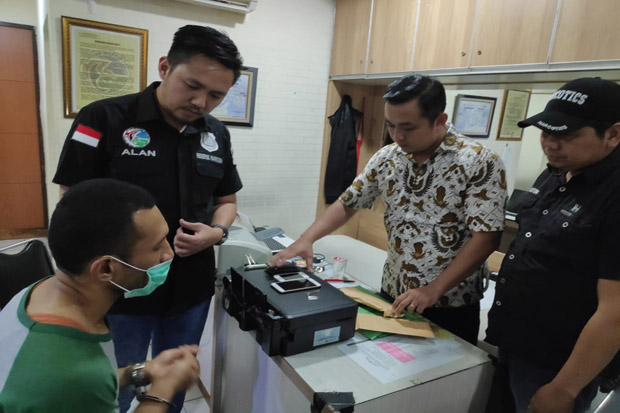 Penyanyi Kembali Terjerat...