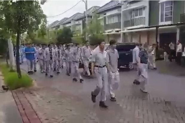 Cekcok dengan Warga,...