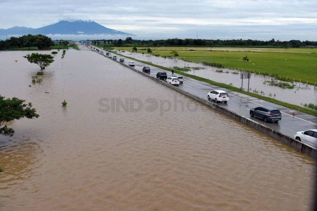 Genangan Air Surut,...