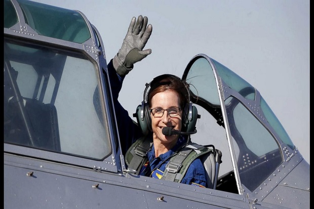 Pilot Tempur Wanita...